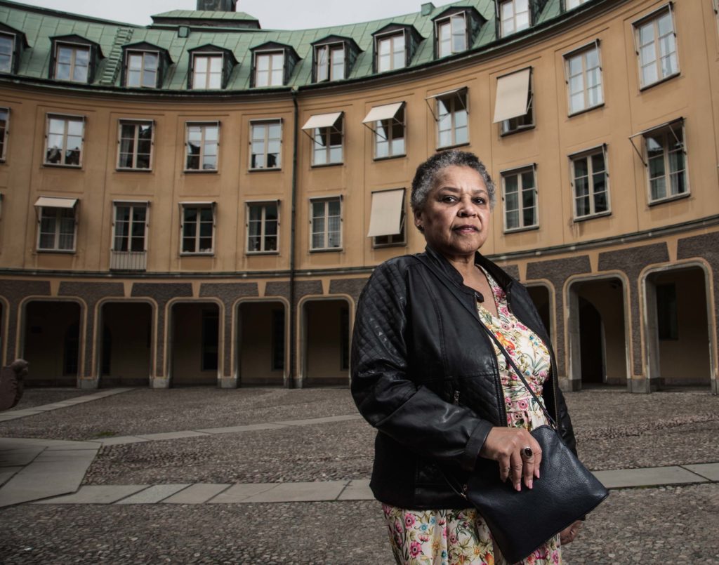 Porträttfotografering med Gloria Ray Karlmark i Gamla stan i Stockholm